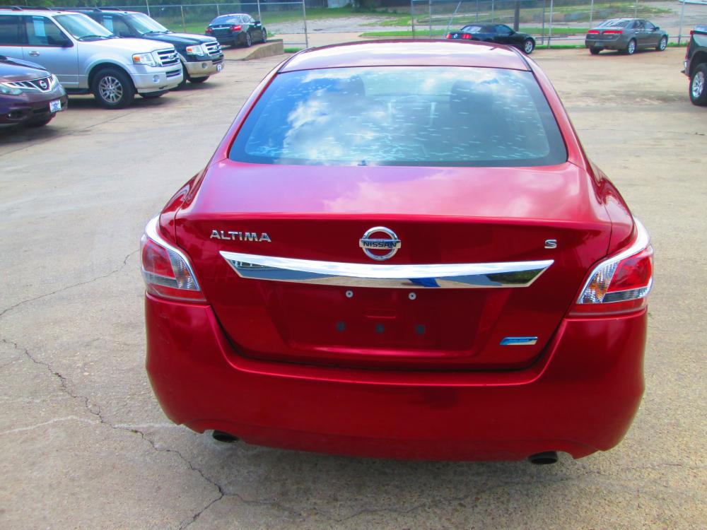 2013 RED Nissan Altima 2.5 S (1N4AL3AP8DC) with an 2.5L L4 DOHC 16V engine, located at 1815 NE 28th St., Fort Worth, TX, 76106, (817) 625-6251, 32.795582, -97.333069 - Photo #5