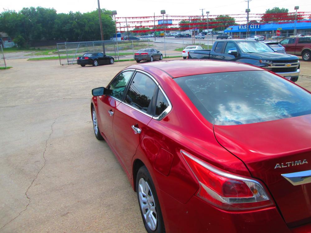 2013 RED Nissan Altima 2.5 S (1N4AL3AP8DC) with an 2.5L L4 DOHC 16V engine, located at 1815 NE 28th St., Fort Worth, TX, 76106, (817) 625-6251, 32.795582, -97.333069 - Photo #6