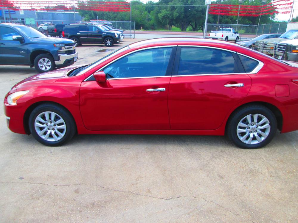 2013 RED Nissan Altima 2.5 S (1N4AL3AP8DC) with an 2.5L L4 DOHC 16V engine, located at 1815 NE 28th St., Fort Worth, TX, 76106, (817) 625-6251, 32.795582, -97.333069 - Photo #7