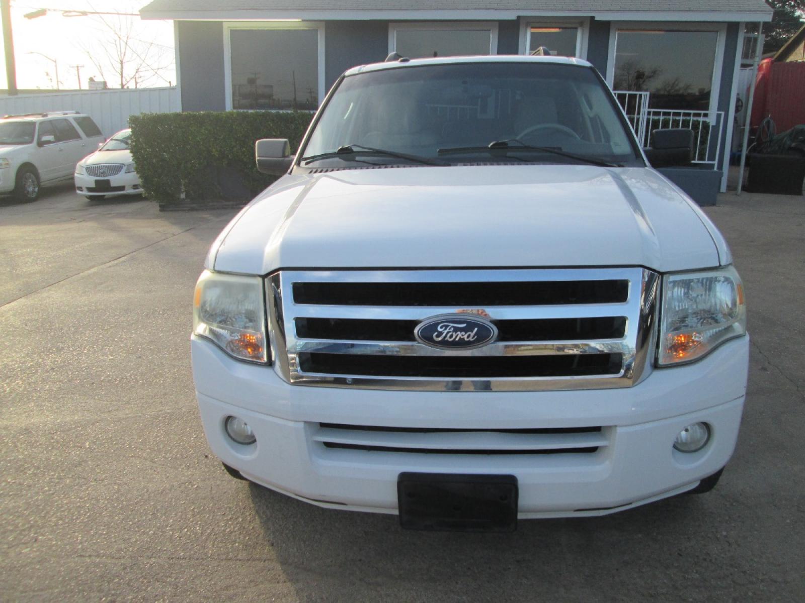 2011 WHITE Ford Expedition EL King Ranch 2WD (1FMJK1H53BE) with an 5.4L V8 SOHC 16V FFV engine, 6-Speed Automatic transmission, located at 1815 NE 28th St., Fort Worth, TX, 76106, (817) 625-6251, 32.795582, -97.333069 - Photo #1