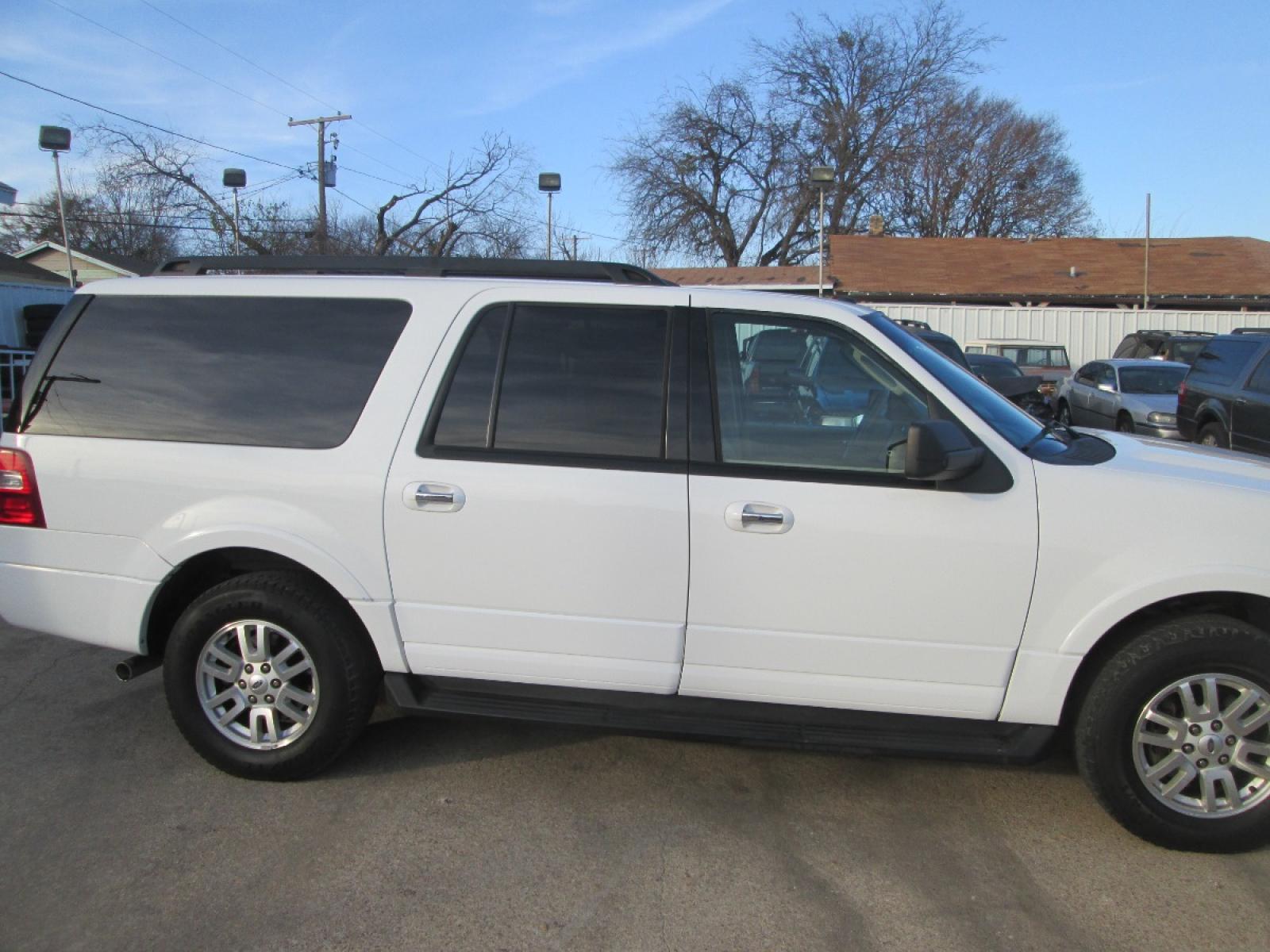 2011 WHITE Ford Expedition EL King Ranch 2WD (1FMJK1H53BE) with an 5.4L V8 SOHC 16V FFV engine, 6-Speed Automatic transmission, located at 1815 NE 28th St., Fort Worth, TX, 76106, (817) 625-6251, 32.795582, -97.333069 - Photo #3
