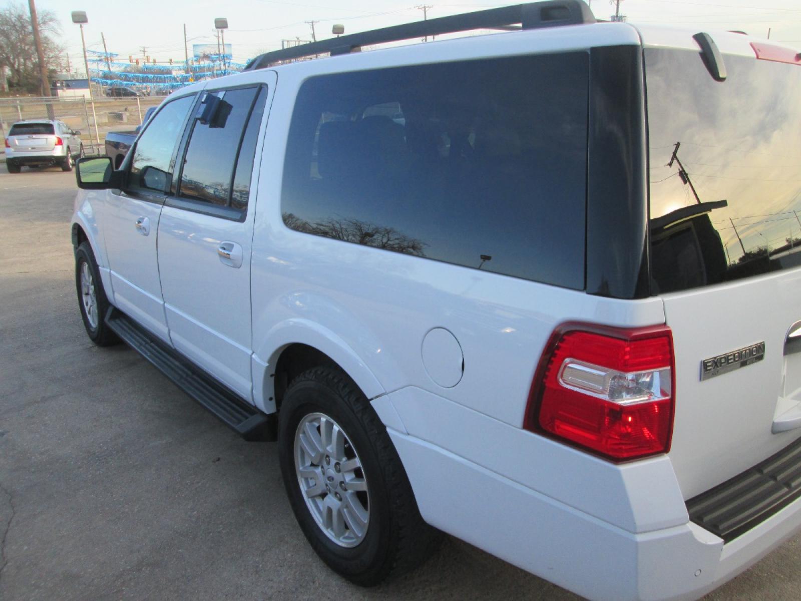 2011 WHITE Ford Expedition EL King Ranch 2WD (1FMJK1H53BE) with an 5.4L V8 SOHC 16V FFV engine, 6-Speed Automatic transmission, located at 1815 NE 28th St., Fort Worth, TX, 76106, (817) 625-6251, 32.795582, -97.333069 - Photo #7