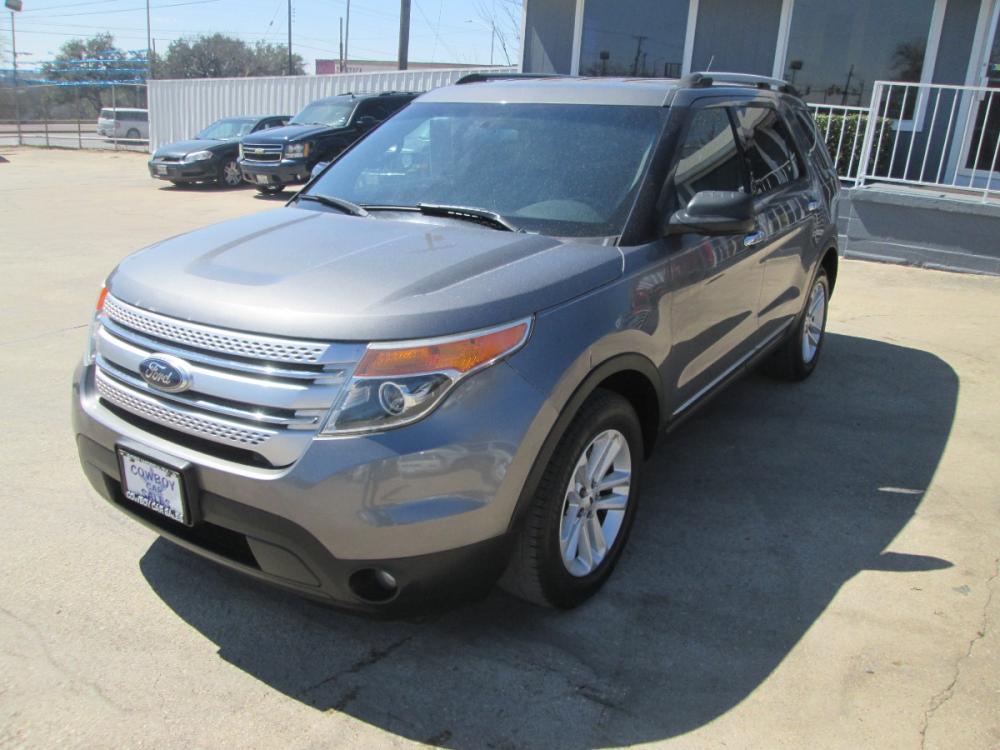 2013 GRAY Ford Explorer XLT FWD (1FM5K7D81DG) with an 3.5L V6 DOHC 24V engine, 6-Speed Automatic transmission, located at 1815 NE 28th St., Fort Worth, TX, 76106, (817) 625-6251, 32.795582, -97.333069 - Photo #0