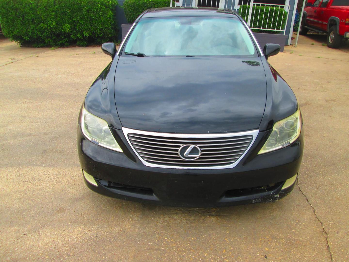 2008 BLACK Lexus LS 460 Luxury Sedan (JTHBL46F085) with an 4.6L V8 DOHC 32V engine, 8-Speed Automatic Overdrive transmission, located at 1815 NE 28th St., Fort Worth, TX, 76106, (817) 625-6251, 32.795582, -97.333069 - Photo#1