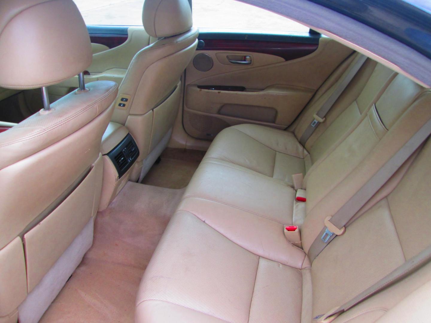 2008 BLACK Lexus LS 460 Luxury Sedan (JTHBL46F085) with an 4.6L V8 DOHC 32V engine, 8-Speed Automatic Overdrive transmission, located at 1815 NE 28th St., Fort Worth, TX, 76106, (817) 625-6251, 32.795582, -97.333069 - Photo#6