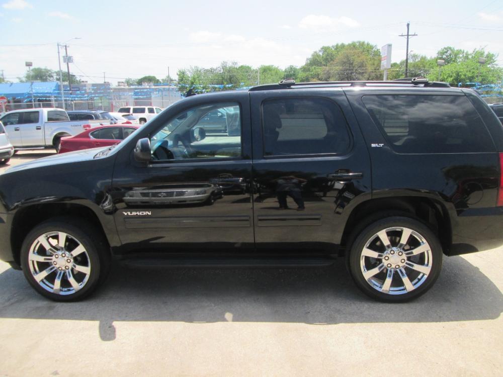 2013 BLACK GMC Yukon SLT 2WD (1GKS1CE01DR) with an 5.3L V8 OHV 16V FFV engine, 6-Speed Automatic transmission, located at 1815 NE 28th St., Fort Worth, TX, 76106, (817) 625-6251, 32.795582, -97.333069 - Photo #7