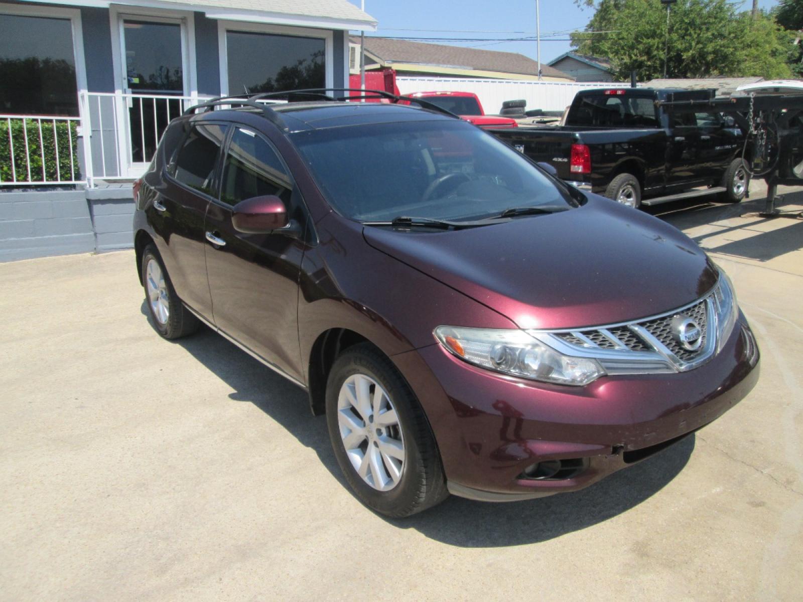 2014 RED Nissan Murano S (JN8AZ1MU6EW) with an 3.5L V6 DOHC 24V engine, Continuously Variable Transmission transmission, located at 1815 NE 28th St., Fort Worth, TX, 76106, (817) 625-6251, 32.795582, -97.333069 - Photo #2