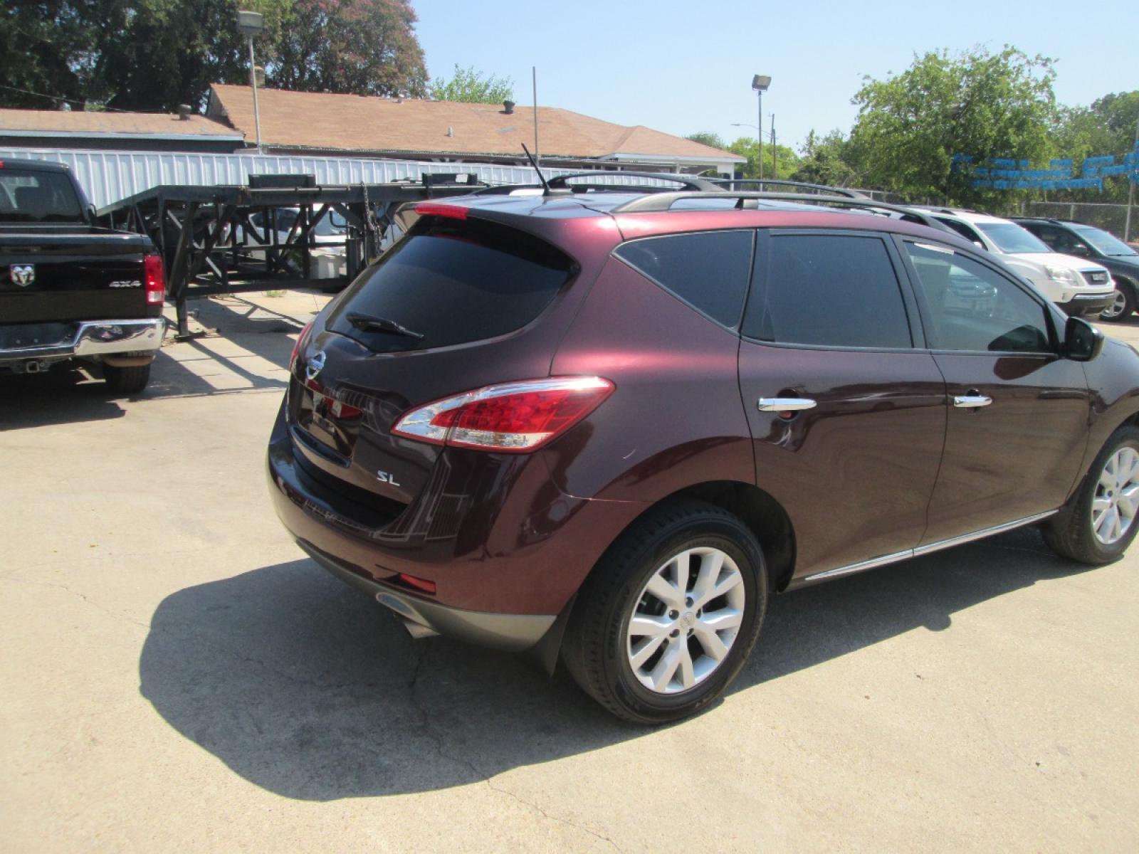 2014 RED Nissan Murano S (JN8AZ1MU6EW) with an 3.5L V6 DOHC 24V engine, Continuously Variable Transmission transmission, located at 1815 NE 28th St., Fort Worth, TX, 76106, (817) 625-6251, 32.795582, -97.333069 - Photo #5