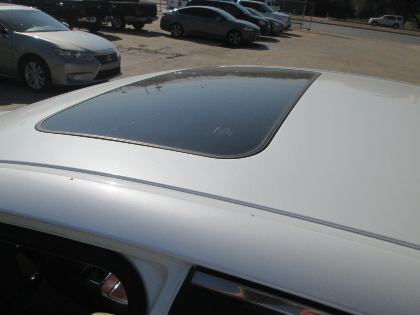 2012 WHITE Lexus ES 350 Sedan (JTHBK1EG7C2) with an 3.5L V6 DOHC 24V engine, 6-Speed Automatic transmission, located at 1815 NE 28th St., Fort Worth, TX, 76106, (817) 625-6251, 32.795582, -97.333069 - Photo #13