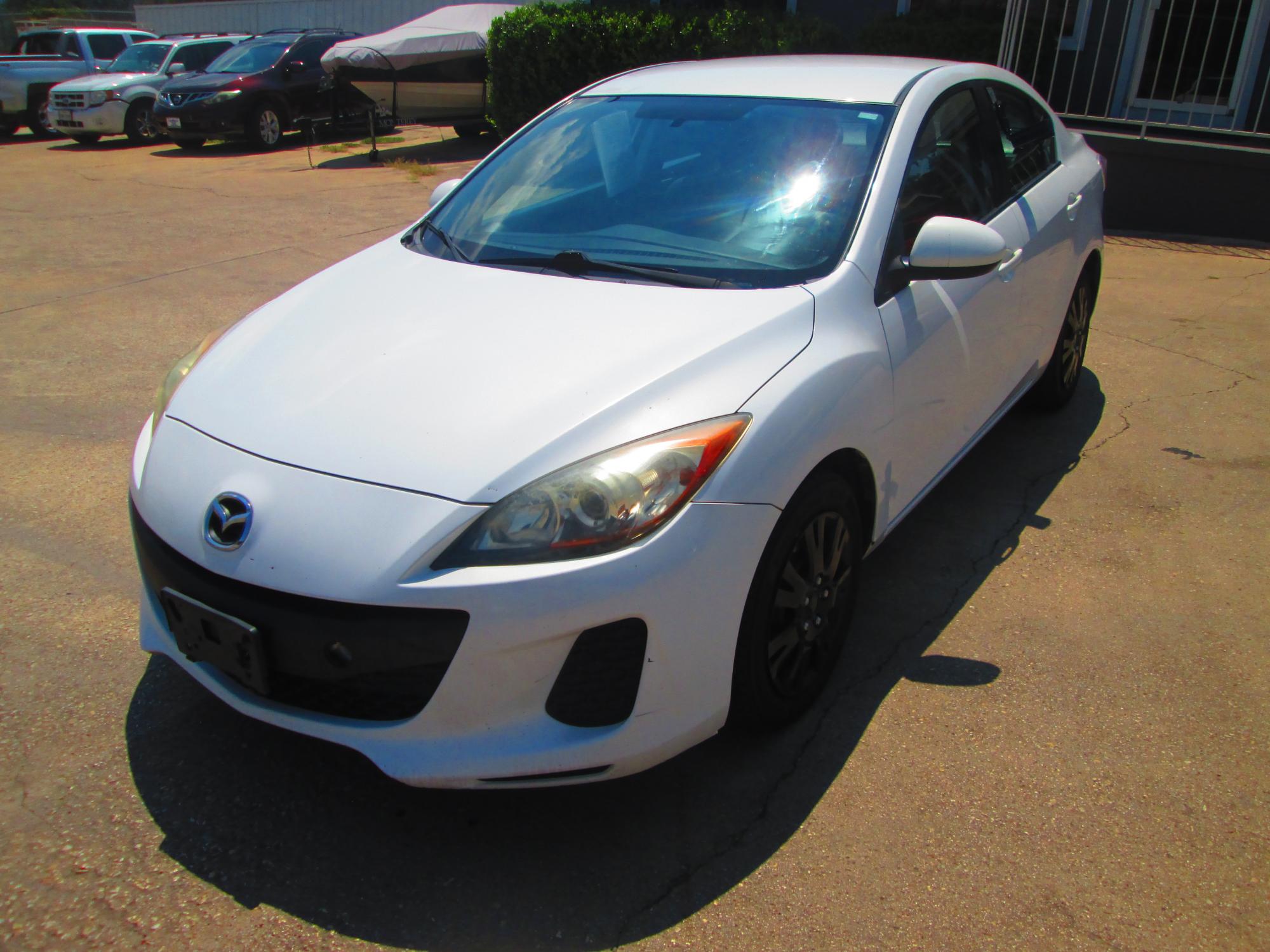 photo of 2013 Mazda MAZDA3 i SV MT 4-Door
