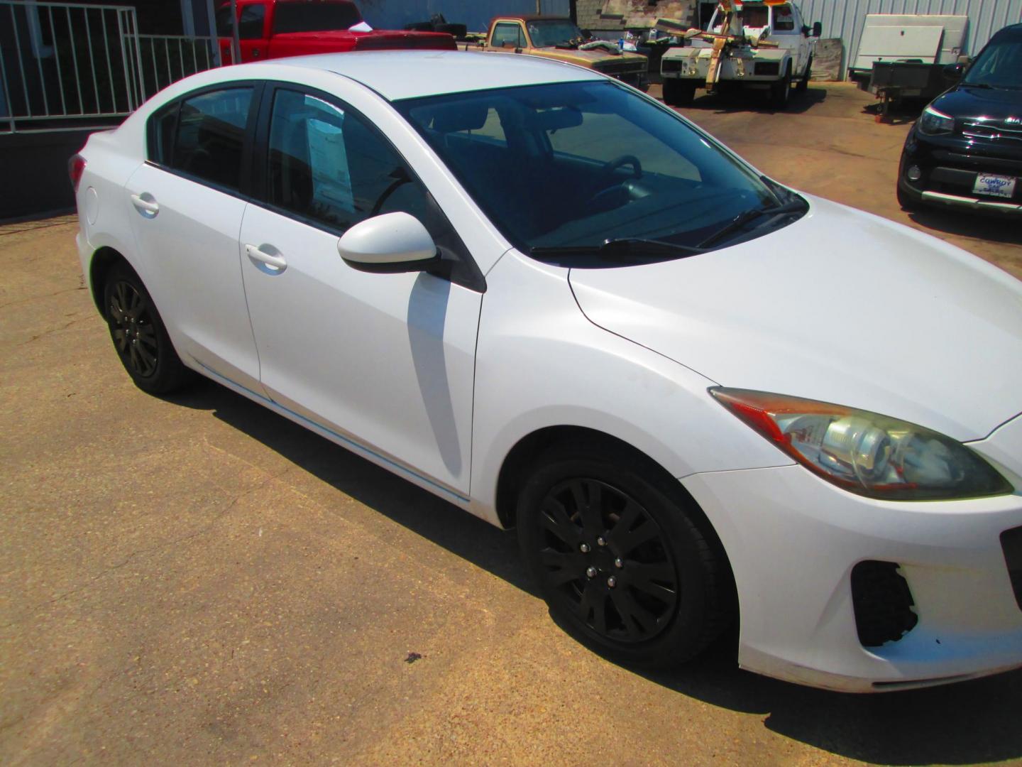 2013 WHITE Mazda MAZDA3 i SV MT 4-Door (JM1BL1TFXD1) with an 2.0L L4 DOHC 16V engine, 5-Speed Manual transmission, located at 1815 NE 28th St., Fort Worth, TX, 76106, (817) 625-6251, 32.795582, -97.333069 - Photo#2