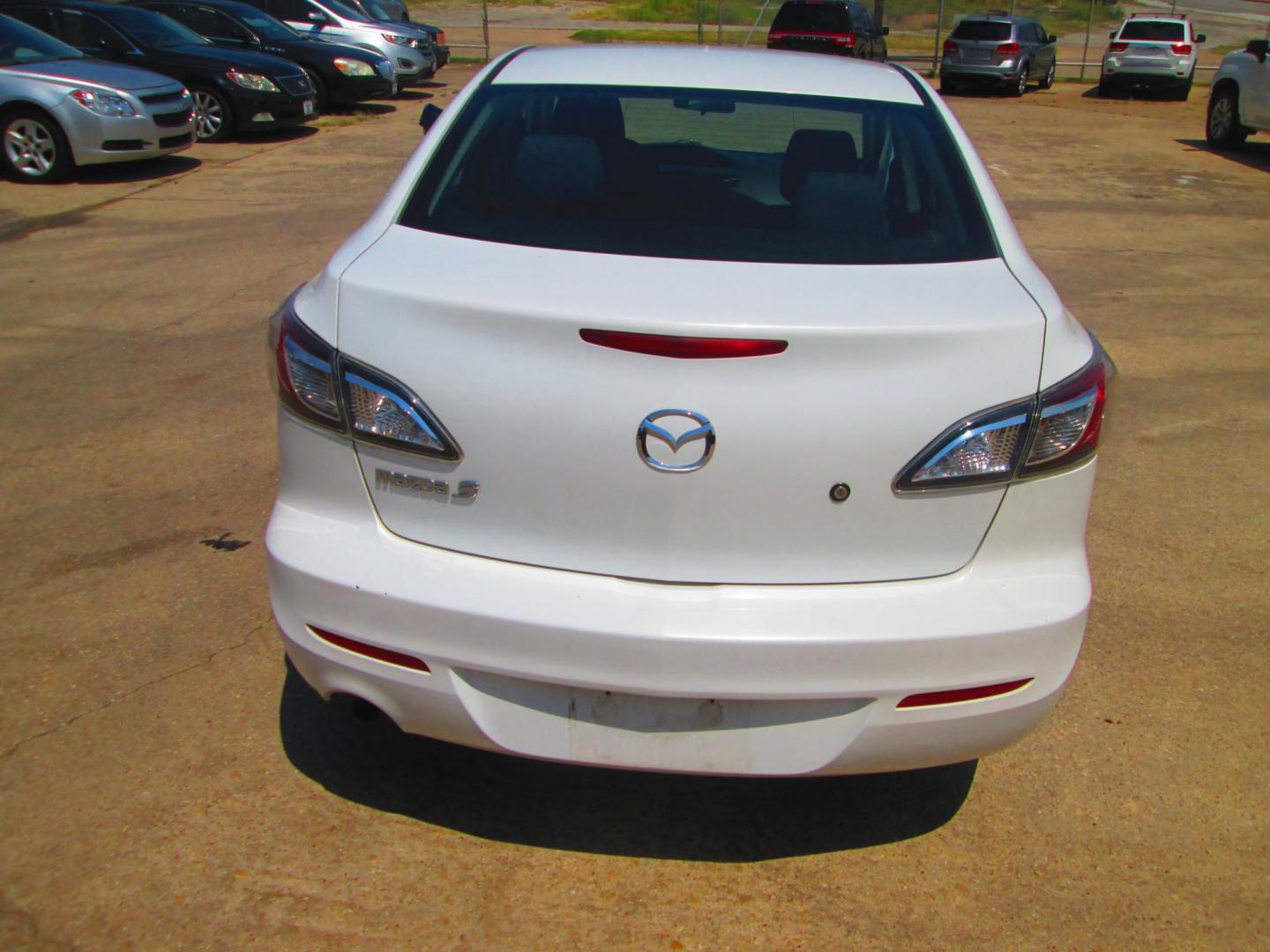 2013 WHITE Mazda MAZDA3 i SV MT 4-Door (JM1BL1TFXD1) with an 2.0L L4 DOHC 16V engine, 5-Speed Manual transmission, located at 1815 NE 28th St., Fort Worth, TX, 76106, (817) 625-6251, 32.795582, -97.333069 - Photo#5