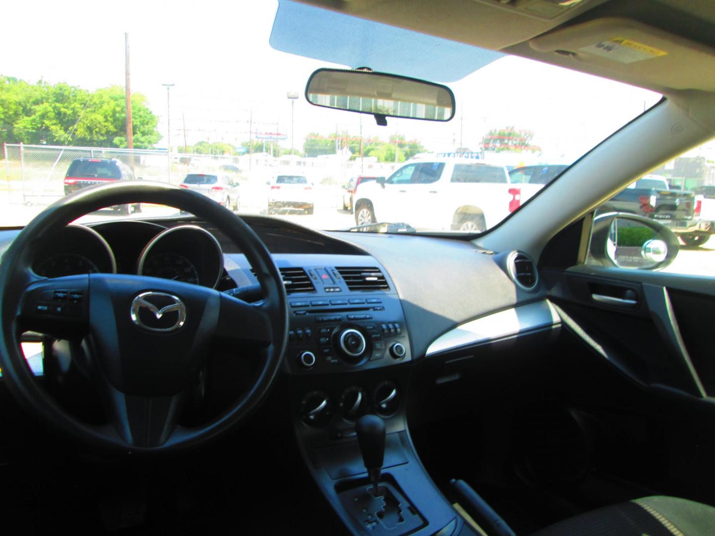 2013 WHITE Mazda MAZDA3 i SV MT 4-Door (JM1BL1TFXD1) with an 2.0L L4 DOHC 16V engine, 5-Speed Manual transmission, located at 1815 NE 28th St., Fort Worth, TX, 76106, (817) 625-6251, 32.795582, -97.333069 - Photo#9