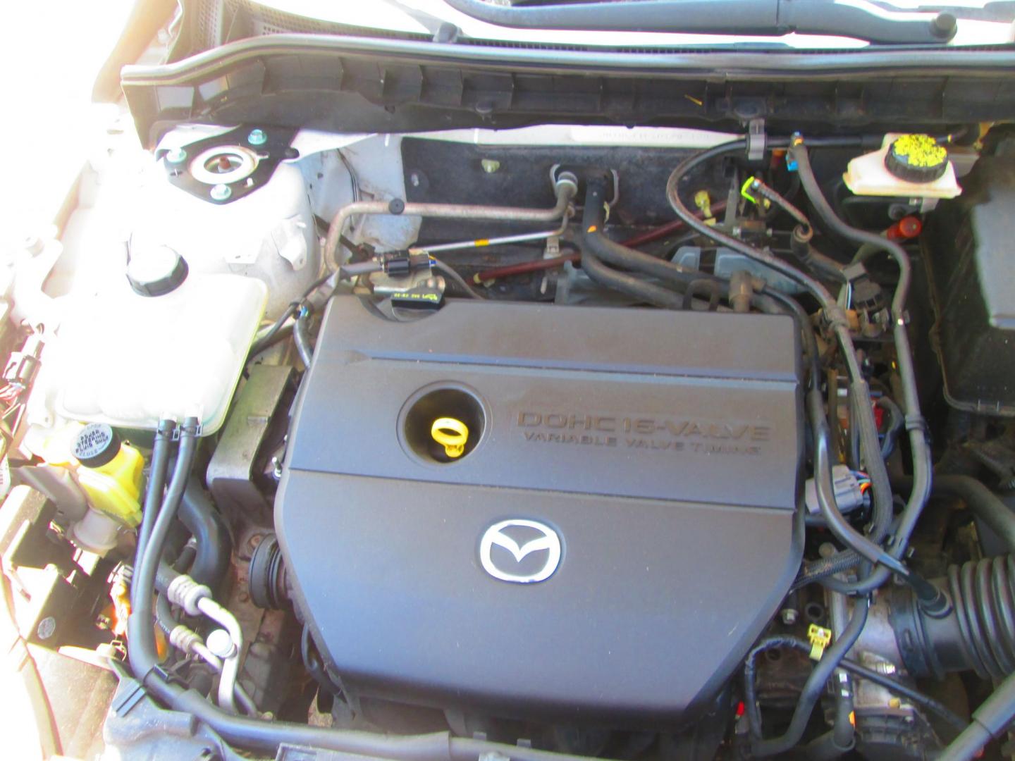 2013 WHITE Mazda MAZDA3 i SV MT 4-Door (JM1BL1TFXD1) with an 2.0L L4 DOHC 16V engine, 5-Speed Manual transmission, located at 1815 NE 28th St., Fort Worth, TX, 76106, (817) 625-6251, 32.795582, -97.333069 - Photo#11