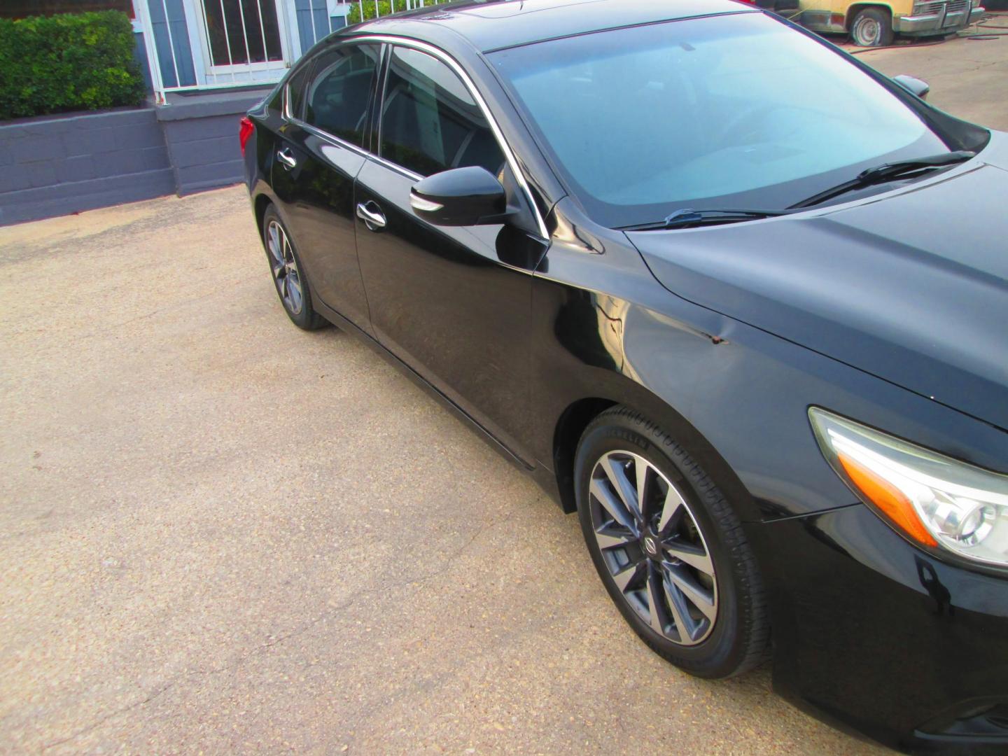 2017 BLACK Nissan Altima 2.5 S (1N4AL3AP2HC) with an 2.5L L4 DOHC 16V engine, CVT transmission, located at 1815 NE 28th St., Fort Worth, TX, 76106, (817) 625-6251, 32.795582, -97.333069 - Photo#2