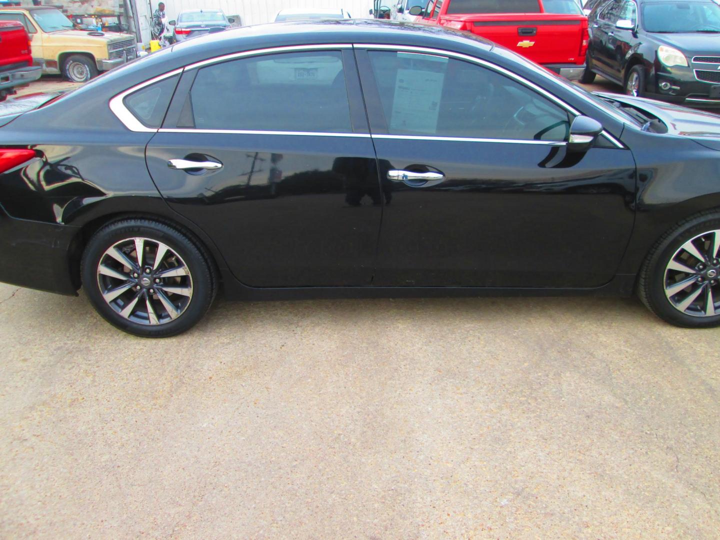 2017 BLACK Nissan Altima 2.5 S (1N4AL3AP2HC) with an 2.5L L4 DOHC 16V engine, CVT transmission, located at 1815 NE 28th St., Fort Worth, TX, 76106, (817) 625-6251, 32.795582, -97.333069 - Photo#3