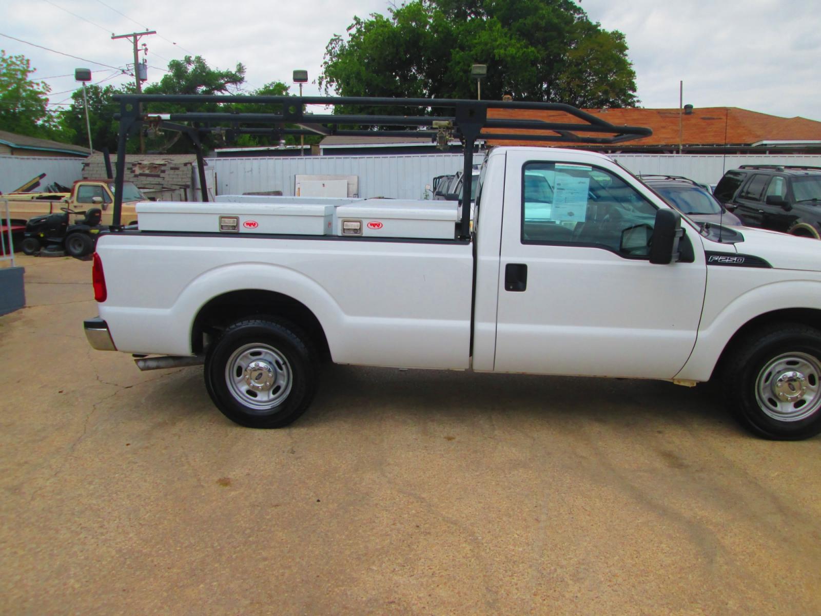 2014 WHITE Ford F-250 SD XL 2WD (1FTBF2A69EE) with an 6.2L V8 OHV 16V engine, 6-Speed Automatic transmission, located at 1815 NE 28th St., Fort Worth, TX, 76106, (817) 625-6251, 32.795582, -97.333069 - Photo #4