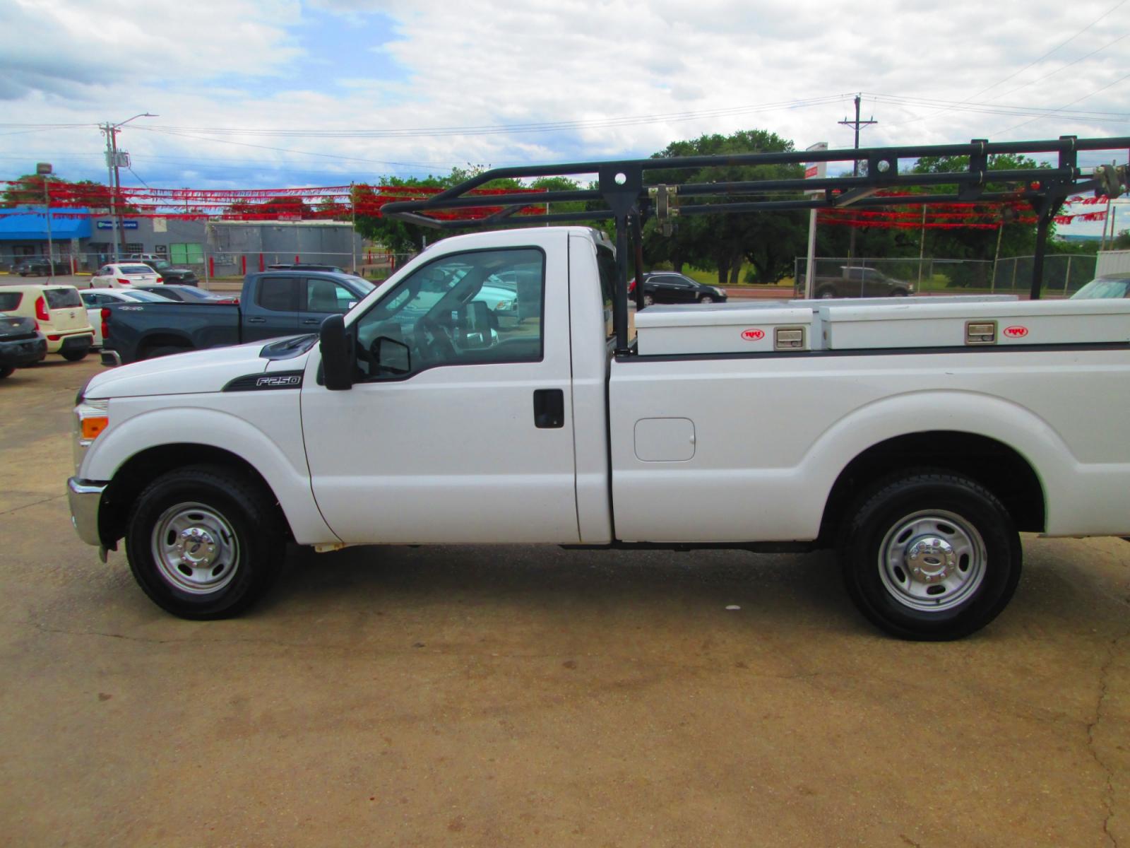 2014 WHITE Ford F-250 SD XL 2WD (1FTBF2A69EE) with an 6.2L V8 OHV 16V engine, 6-Speed Automatic transmission, located at 1815 NE 28th St., Fort Worth, TX, 76106, (817) 625-6251, 32.795582, -97.333069 - Photo #8