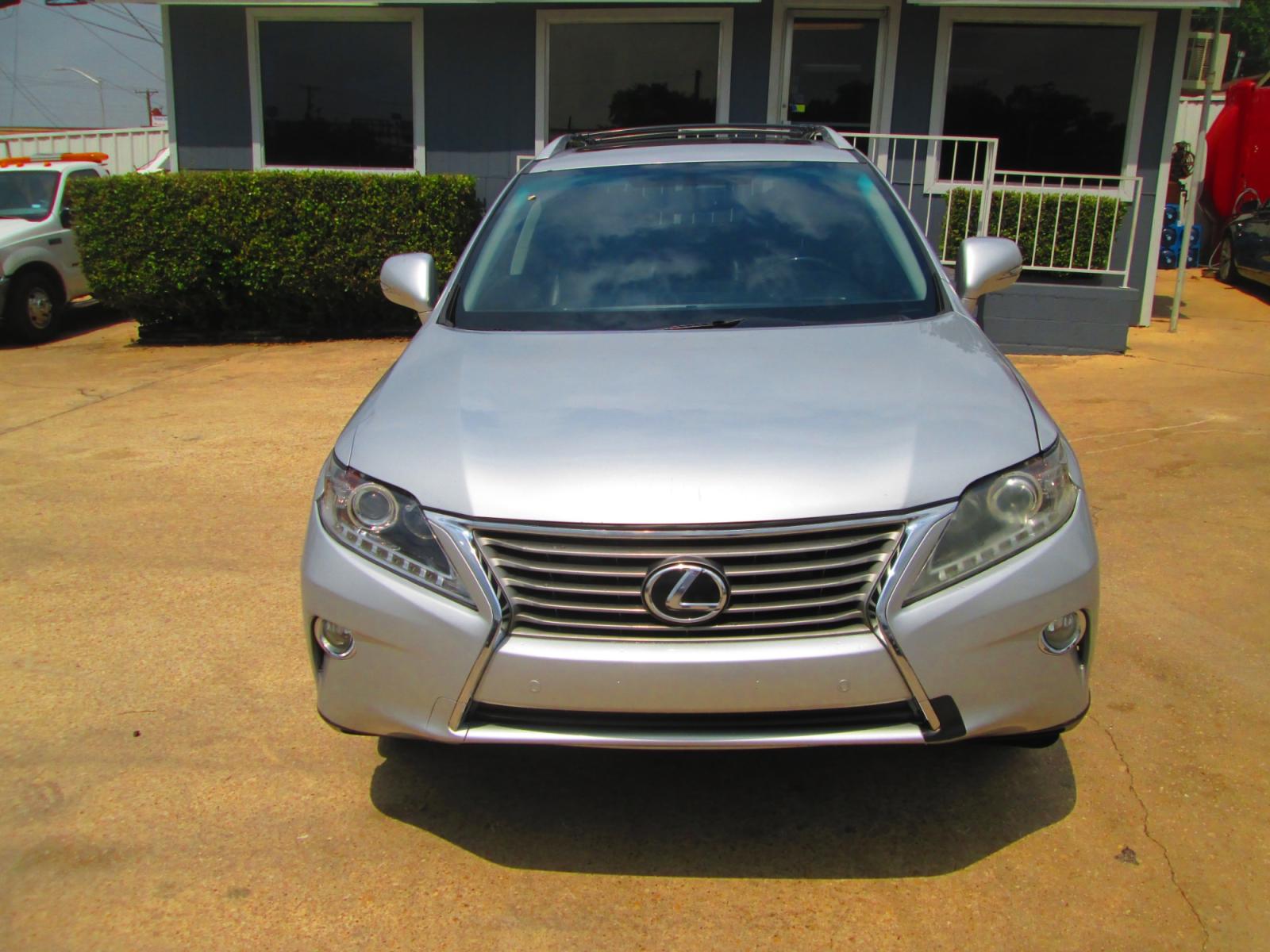 2015 SILVER Lexus RX 350 FWD (2T2ZK1BA4FC) with an 3.5L V6 DOHC 24V engine, 6-Speed Automatic transmission, located at 1815 NE 28th St., Fort Worth, TX, 76106, (817) 625-6251, 32.795582, -97.333069 - Photo #1