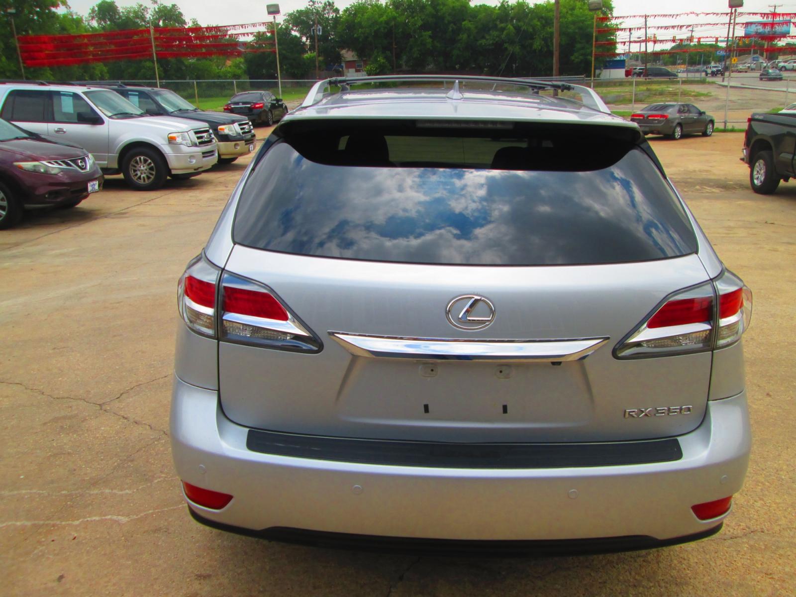 2015 SILVER Lexus RX 350 FWD (2T2ZK1BA4FC) with an 3.5L V6 DOHC 24V engine, 6-Speed Automatic transmission, located at 1815 NE 28th St., Fort Worth, TX, 76106, (817) 625-6251, 32.795582, -97.333069 - Photo #5