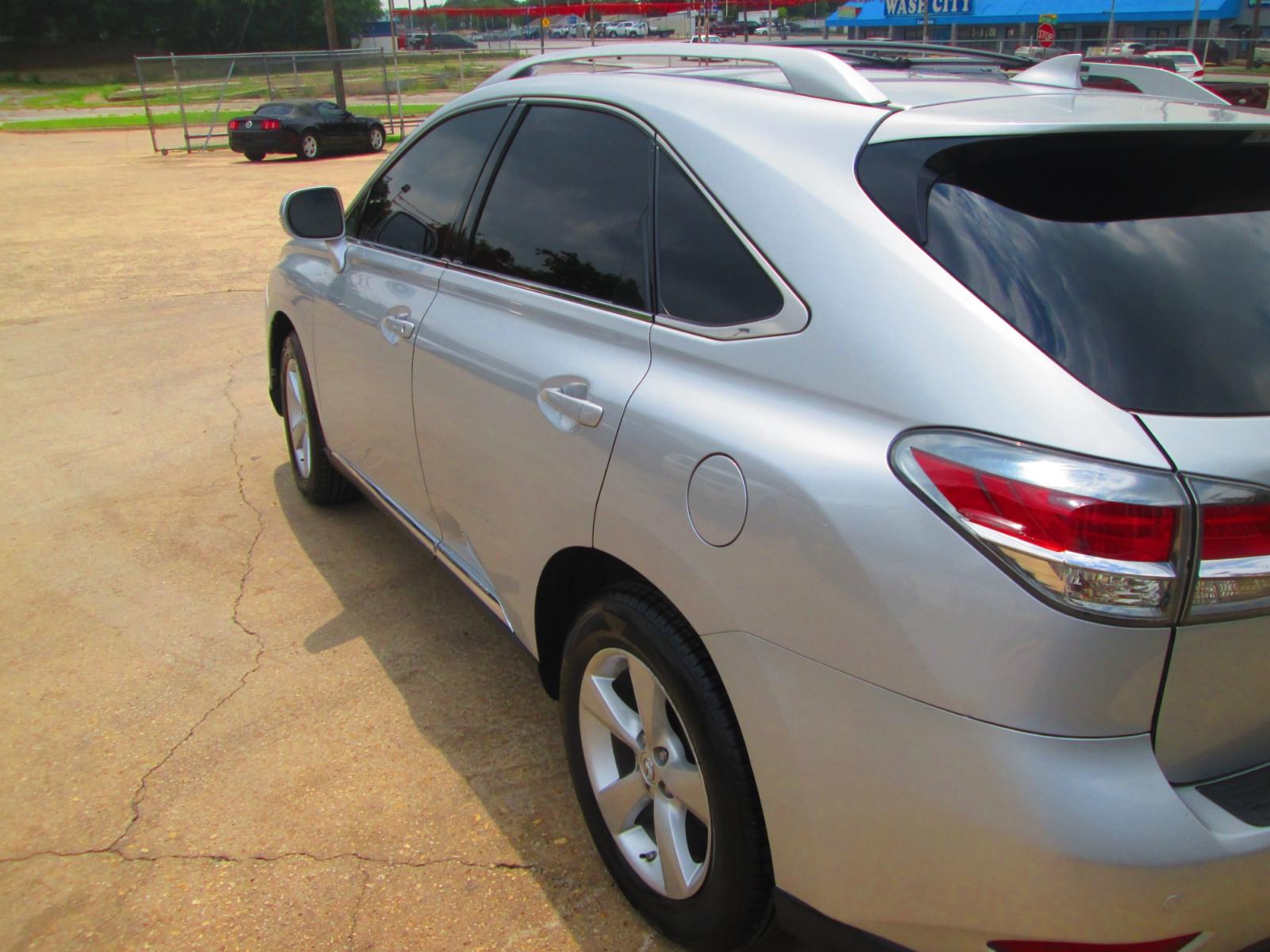 2015 SILVER Lexus RX 350 FWD (2T2ZK1BA4FC) with an 3.5L V6 DOHC 24V engine, 6-Speed Automatic transmission, located at 1815 NE 28th St., Fort Worth, TX, 76106, (817) 625-6251, 32.795582, -97.333069 - Photo #7