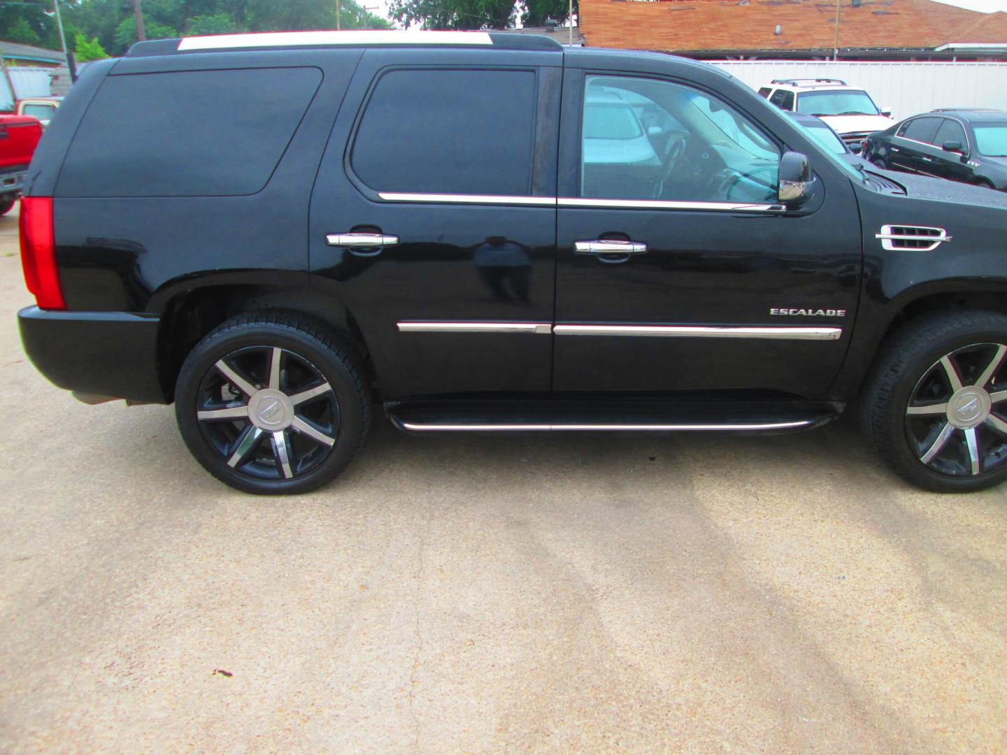 2012 BLACK Cadillac Escalade 2WD (1GYS3AEF6CR) with an 6.2L V8 OHV 16V FFV engine, 6-Speed Automatic transmission, located at 1815 NE 28th St., Fort Worth, TX, 76106, (817) 625-6251, 32.795582, -97.333069 - Photo#3