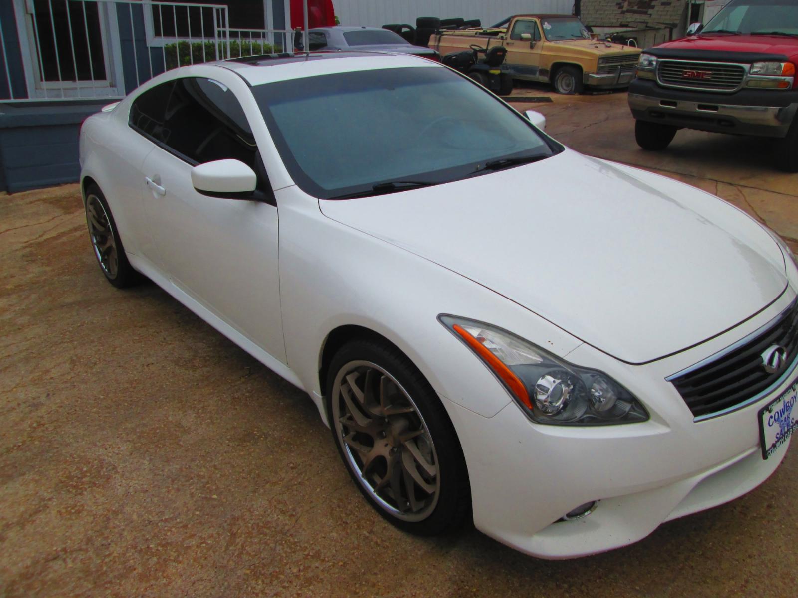 2013 WHITE Infiniti G Coupe x AWD (JN1CV6EL6DM) with an 3.7L V6 DOHC 24V engine, 5-Speed Automatic transmission, located at 1815 NE 28th St., Fort Worth, TX, 76106, (817) 625-6251, 32.795582, -97.333069 - Photo #2