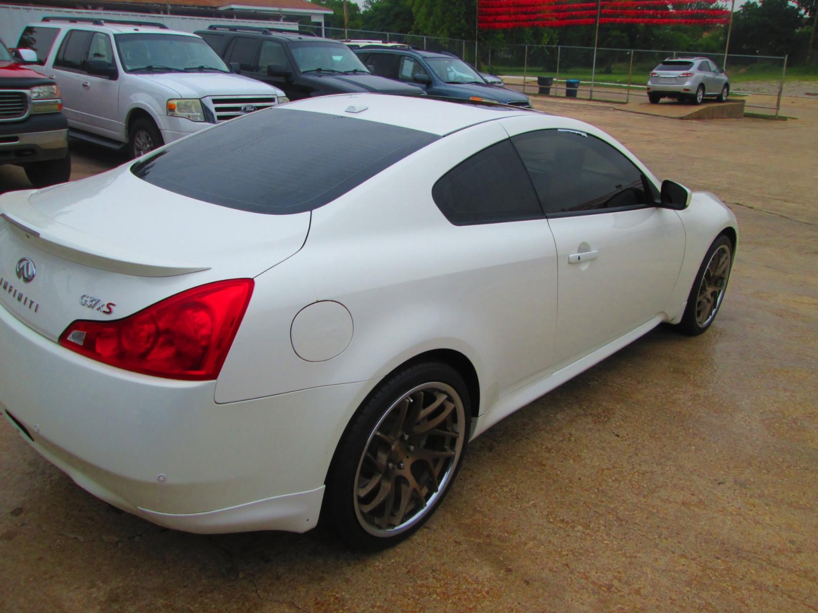 2013 WHITE Infiniti G Coupe x AWD (JN1CV6EL6DM) with an 3.7L V6 DOHC 24V engine, 5-Speed Automatic transmission, located at 1815 NE 28th St., Fort Worth, TX, 76106, (817) 625-6251, 32.795582, -97.333069 - Photo #4