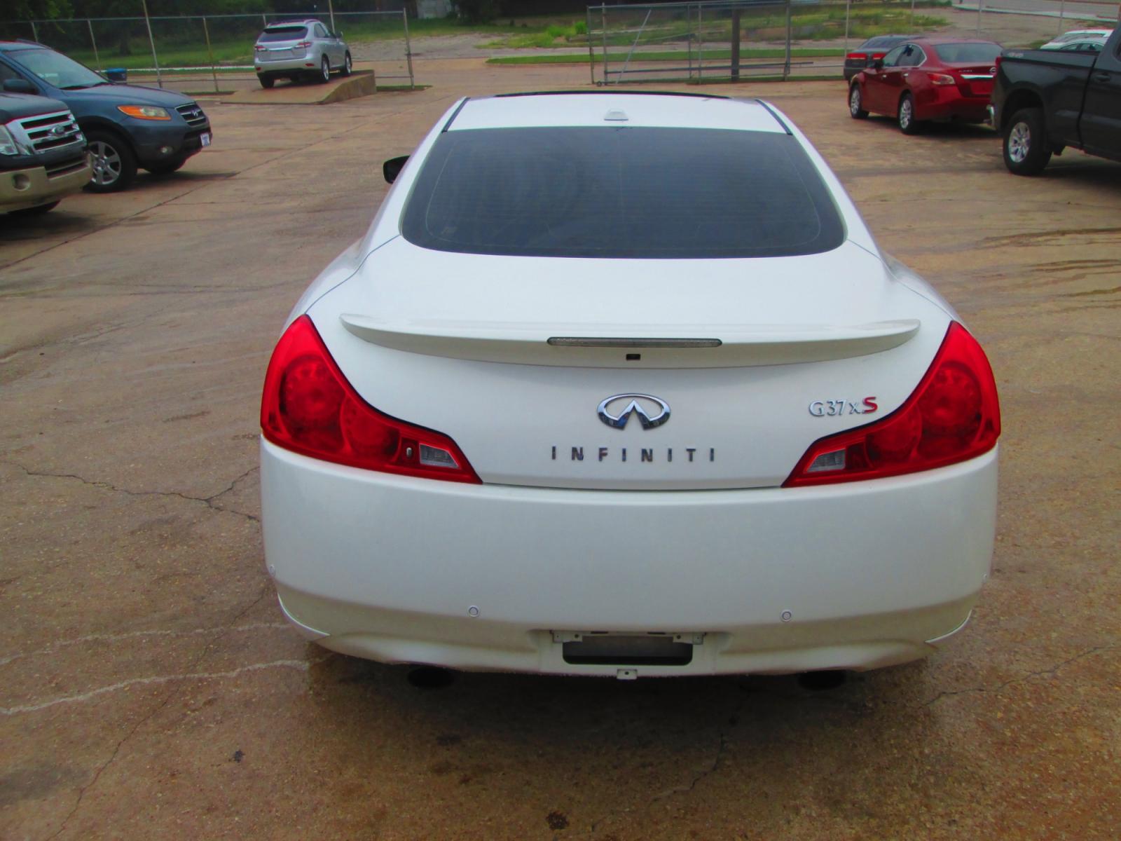 2013 WHITE Infiniti G Coupe x AWD (JN1CV6EL6DM) with an 3.7L V6 DOHC 24V engine, 5-Speed Automatic transmission, located at 1815 NE 28th St., Fort Worth, TX, 76106, (817) 625-6251, 32.795582, -97.333069 - Photo #5