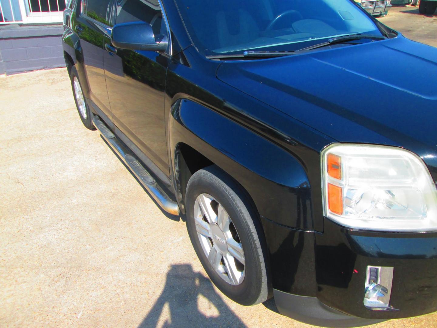 2015 BLACK GMC Terrain SLE2 FWD (2GKALREK5F6) with an 2.4L L4 DOHC 16V FFV engine, 6-Speed Automatic transmission, located at 1815 NE 28th St., Fort Worth, TX, 76106, (817) 625-6251, 32.795582, -97.333069 - Photo#2