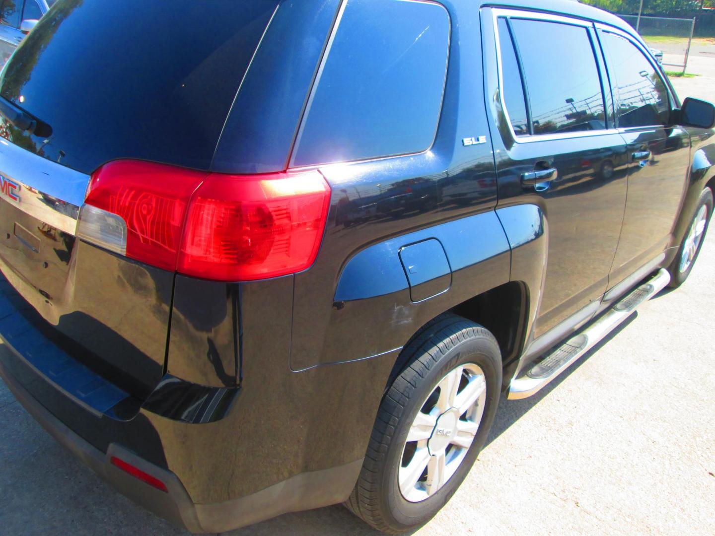 2015 BLACK GMC Terrain SLE2 FWD (2GKALREK5F6) with an 2.4L L4 DOHC 16V FFV engine, 6-Speed Automatic transmission, located at 1815 NE 28th St., Fort Worth, TX, 76106, (817) 625-6251, 32.795582, -97.333069 - Photo#4