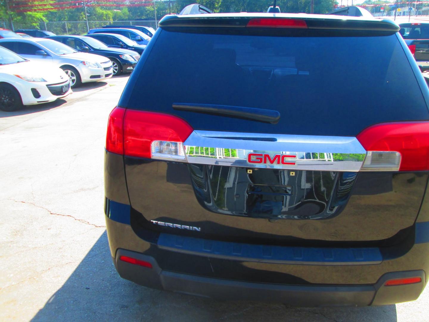 2015 BLACK GMC Terrain SLE2 FWD (2GKALREK5F6) with an 2.4L L4 DOHC 16V FFV engine, 6-Speed Automatic transmission, located at 1815 NE 28th St., Fort Worth, TX, 76106, (817) 625-6251, 32.795582, -97.333069 - Photo#5