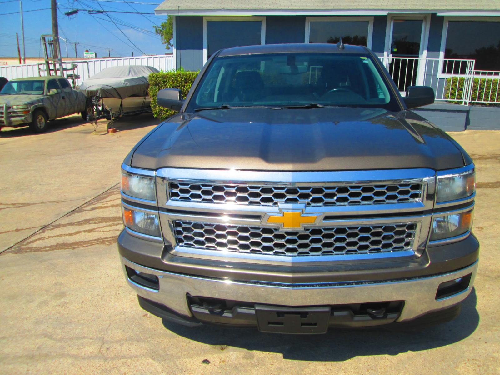 2015 BROWN Chevrolet Silverado 1500 LT Double Cab 4WD (1GCVKREC4FZ) with an 5.3L V8 OHV 16V engine, 6-Speed Automatic transmission, located at 1815 NE 28th St., Fort Worth, TX, 76106, (817) 625-6251, 32.795582, -97.333069 - Photo #1