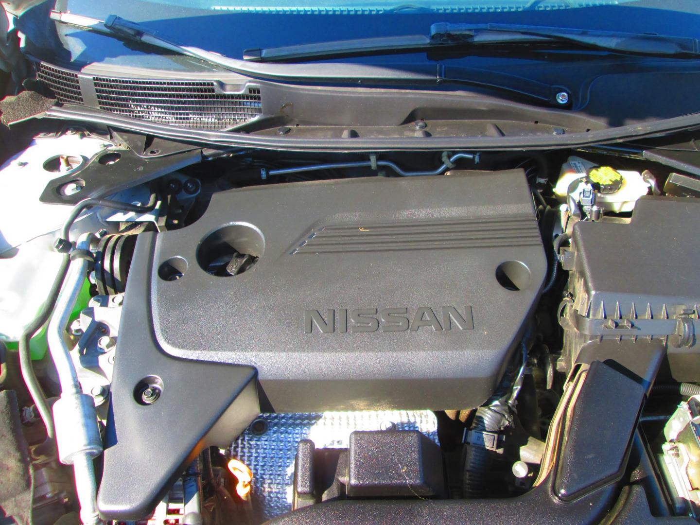 2016 SILVER Nissan Altima 2.5 SL (1N4AL3AP7GC) with an 2.5L L4 DOHC 16V engine, CVT transmission, located at 1815 NE 28th St., Fort Worth, TX, 76106, (817) 625-6251, 32.795582, -97.333069 - Photo#11