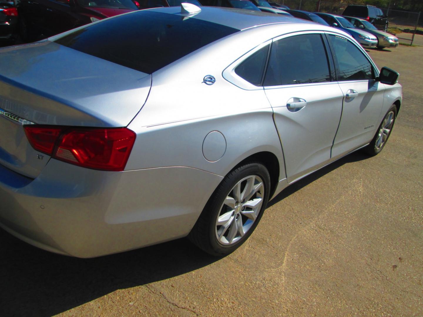 2017 SILVER Chevrolet Impala LT (2G1105S31H9) with an 3.6L V6 DOHC 24V engine, 6A transmission, located at 1815 NE 28th St., Fort Worth, TX, 76106, (817) 625-6251, 32.795582, -97.333069- Photo#4