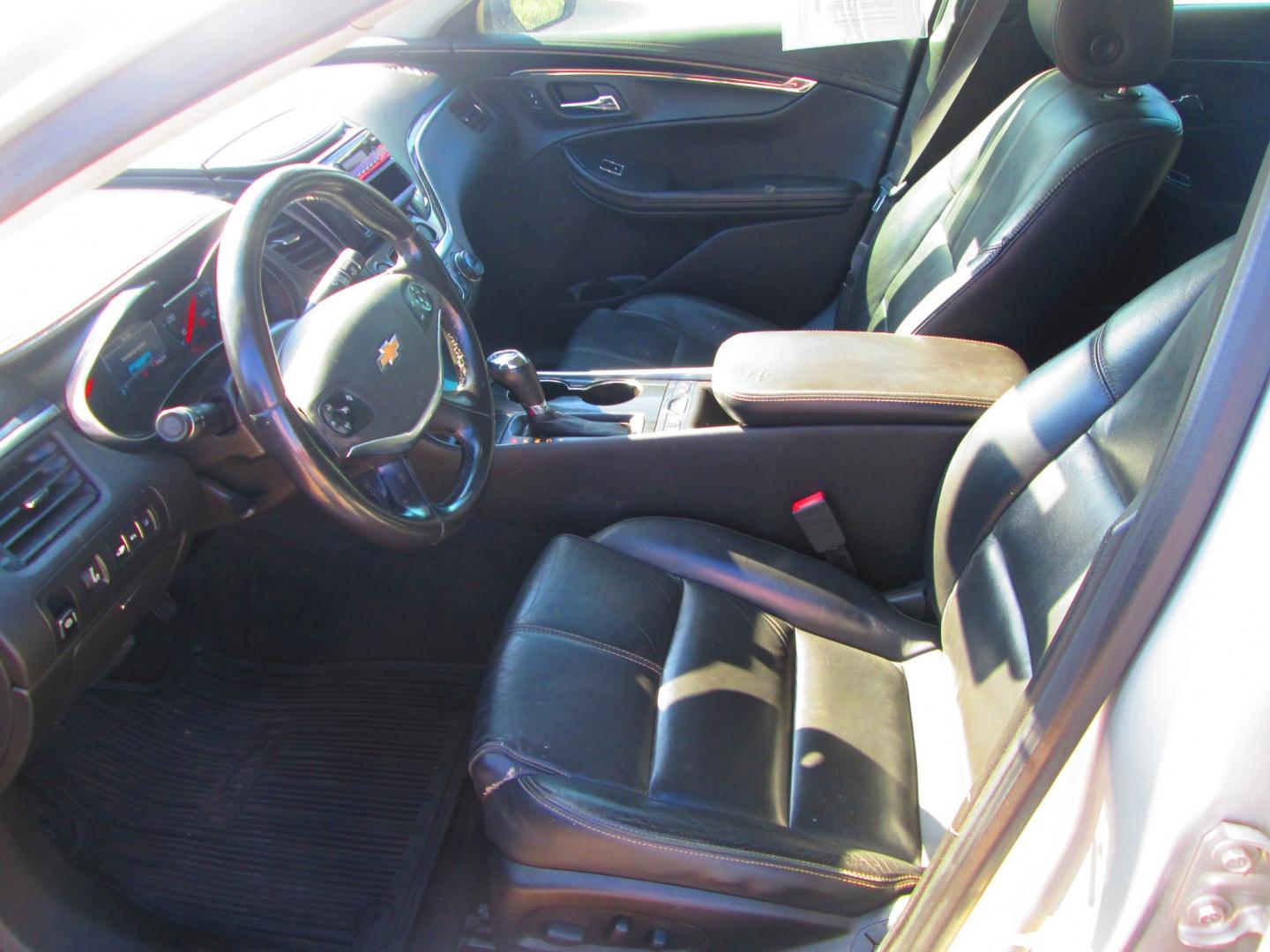 2017 SILVER Chevrolet Impala LT (2G1105S31H9) with an 3.6L V6 DOHC 24V engine, 6A transmission, located at 1815 NE 28th St., Fort Worth, TX, 76106, (817) 625-6251, 32.795582, -97.333069- Photo#12
