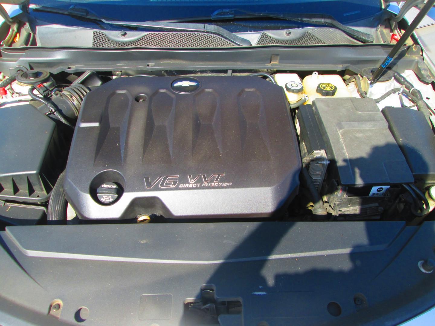 2017 SILVER Chevrolet Impala LT (2G1105S31H9) with an 3.6L V6 DOHC 24V engine, 6A transmission, located at 1815 NE 28th St., Fort Worth, TX, 76106, (817) 625-6251, 32.795582, -97.333069- Photo#13