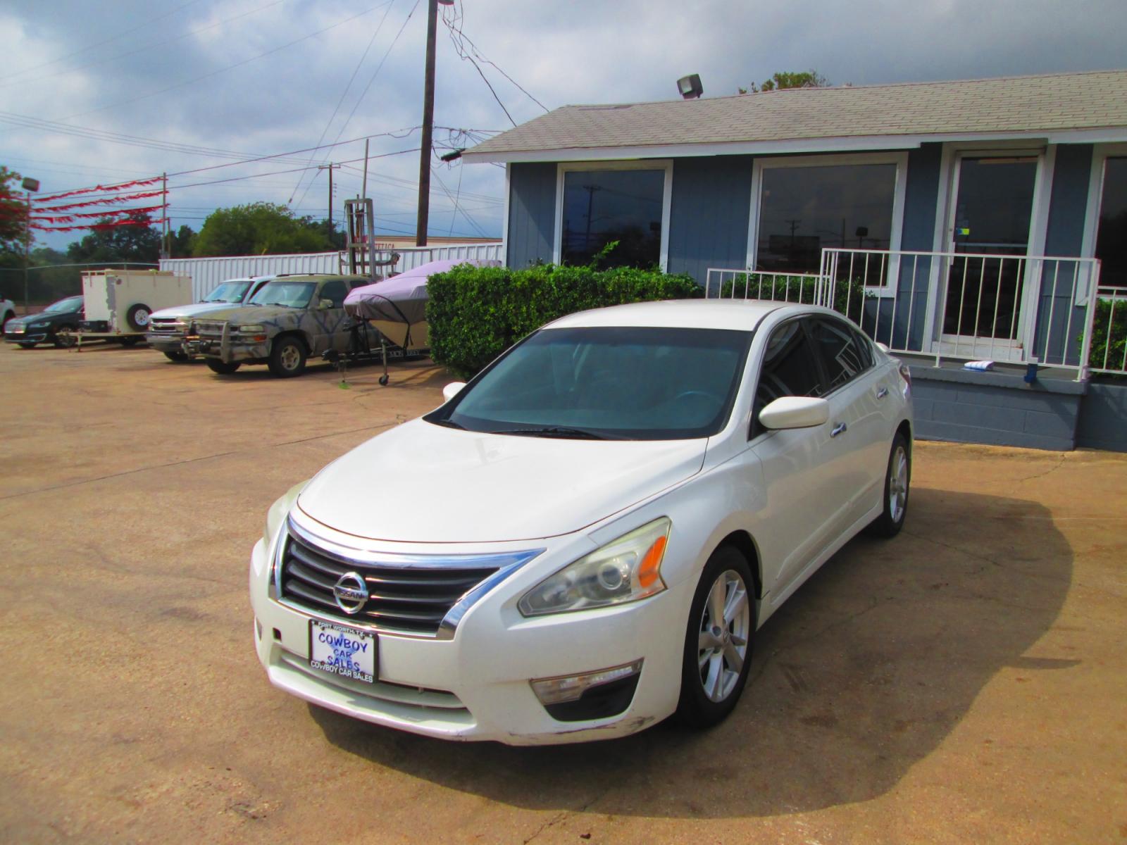 2015 WHITE Nissan Altima 2.5 S (1N4AL3AP4FN) with an 2.5L L4 DOHC 16V engine, Continuously Variable Transmission transmission, located at 1815 NE 28th St., Fort Worth, TX, 76106, (817) 625-6251, 32.795582, -97.333069 - Photo #0