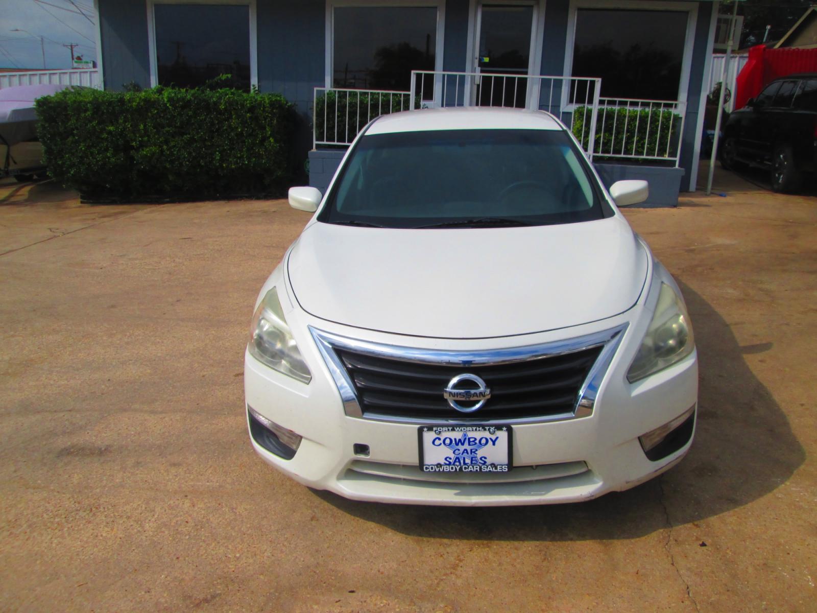 2015 WHITE Nissan Altima 2.5 S (1N4AL3AP4FN) with an 2.5L L4 DOHC 16V engine, Continuously Variable Transmission transmission, located at 1815 NE 28th St., Fort Worth, TX, 76106, (817) 625-6251, 32.795582, -97.333069 - Photo #1