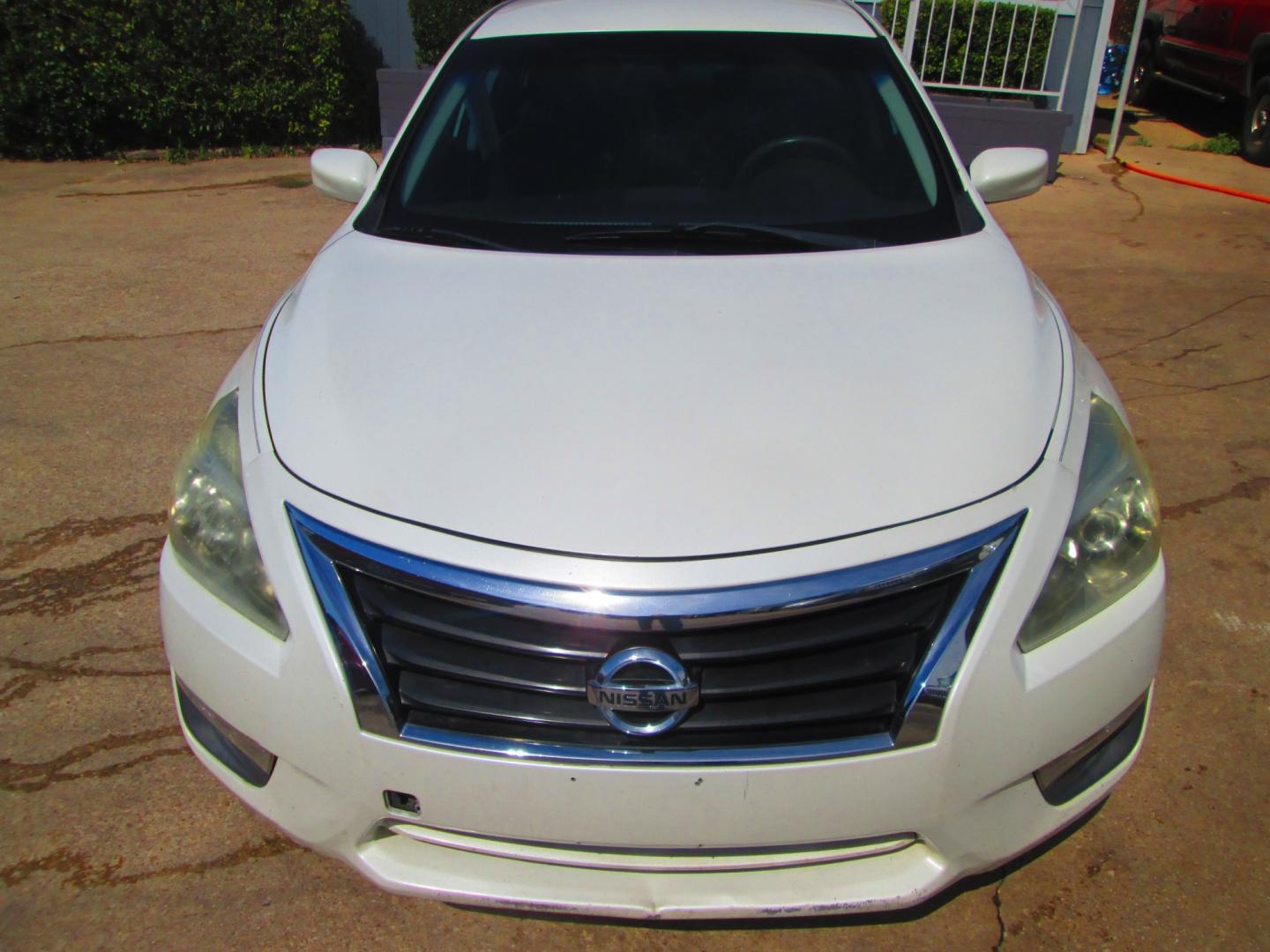 2015 WHITE Nissan Altima 2.5 S (1N4AL3AP4FN) with an 2.5L L4 DOHC 16V engine, Continuously Variable Transmission transmission, located at 1815 NE 28th St., Fort Worth, TX, 76106, (817) 625-6251, 32.795582, -97.333069- Photo#1