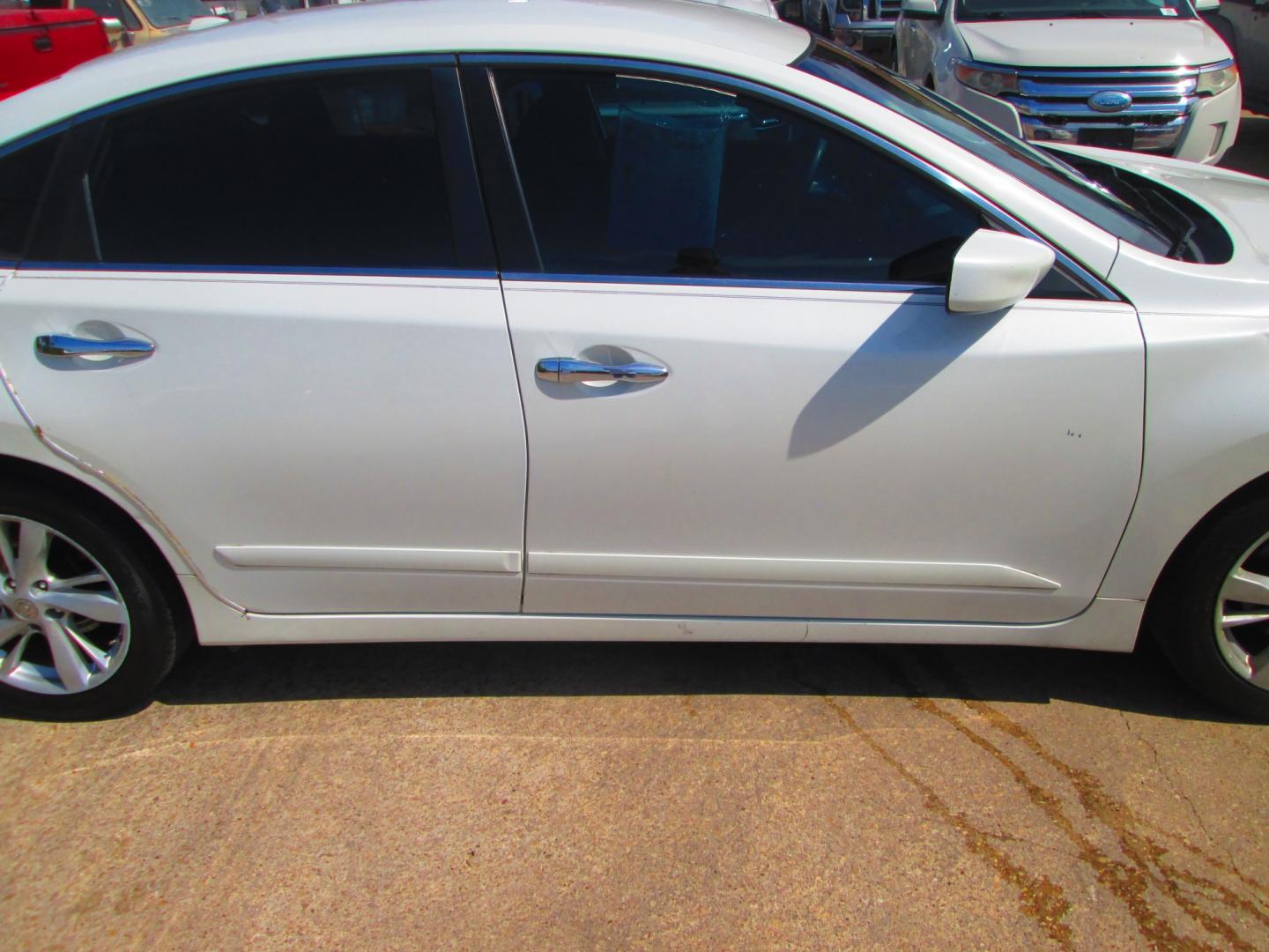 2015 WHITE Nissan Altima 2.5 S (1N4AL3AP4FN) with an 2.5L L4 DOHC 16V engine, Continuously Variable Transmission transmission, located at 1815 NE 28th St., Fort Worth, TX, 76106, (817) 625-6251, 32.795582, -97.333069- Photo#3