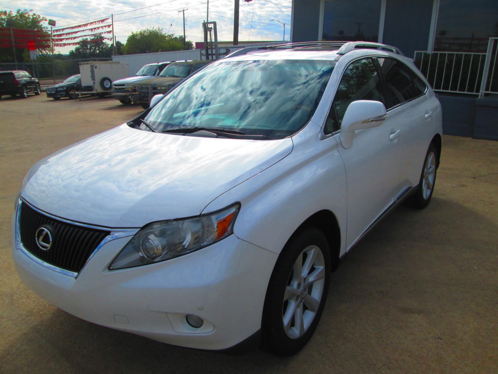 2011 WHITE Lexus RX 350 FWD (2T2ZK1BA2BC) with an 3.5L V6 DOHC 24V engine, 5-Speed Automatic transmission, located at 1815 NE 28th St., Fort Worth, TX, 76106, (817) 625-6251, 32.795582, -97.333069 - Photo #0