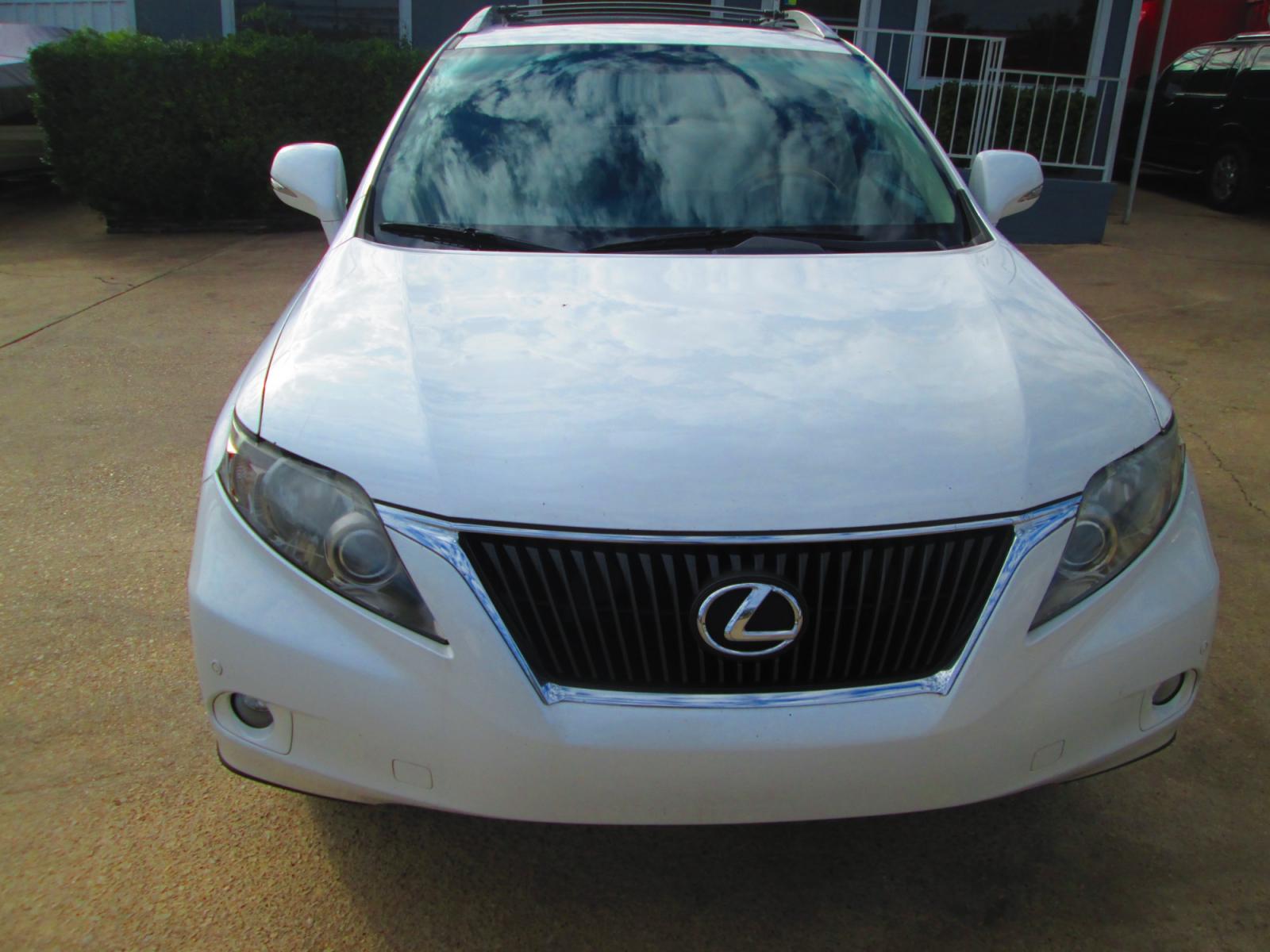 2011 WHITE Lexus RX 350 FWD (2T2ZK1BA2BC) with an 3.5L V6 DOHC 24V engine, 5-Speed Automatic transmission, located at 1815 NE 28th St., Fort Worth, TX, 76106, (817) 625-6251, 32.795582, -97.333069 - Photo #1