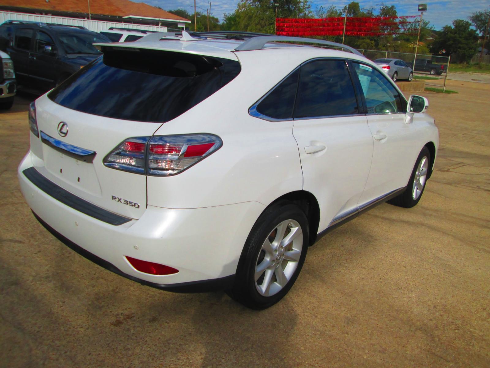 2011 WHITE Lexus RX 350 FWD (2T2ZK1BA2BC) with an 3.5L V6 DOHC 24V engine, 5-Speed Automatic transmission, located at 1815 NE 28th St., Fort Worth, TX, 76106, (817) 625-6251, 32.795582, -97.333069 - Photo #4