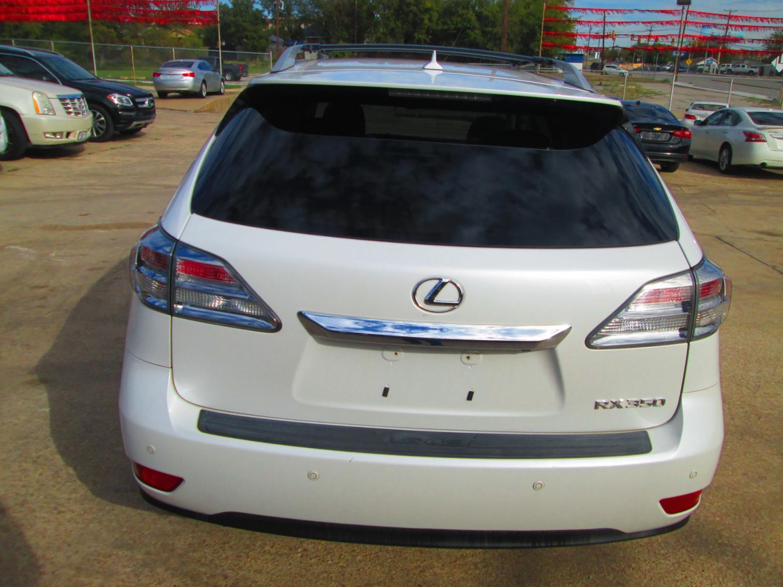 2011 WHITE Lexus RX 350 FWD (2T2ZK1BA2BC) with an 3.5L V6 DOHC 24V engine, 5-Speed Automatic transmission, located at 1815 NE 28th St., Fort Worth, TX, 76106, (817) 625-6251, 32.795582, -97.333069 - Photo #5