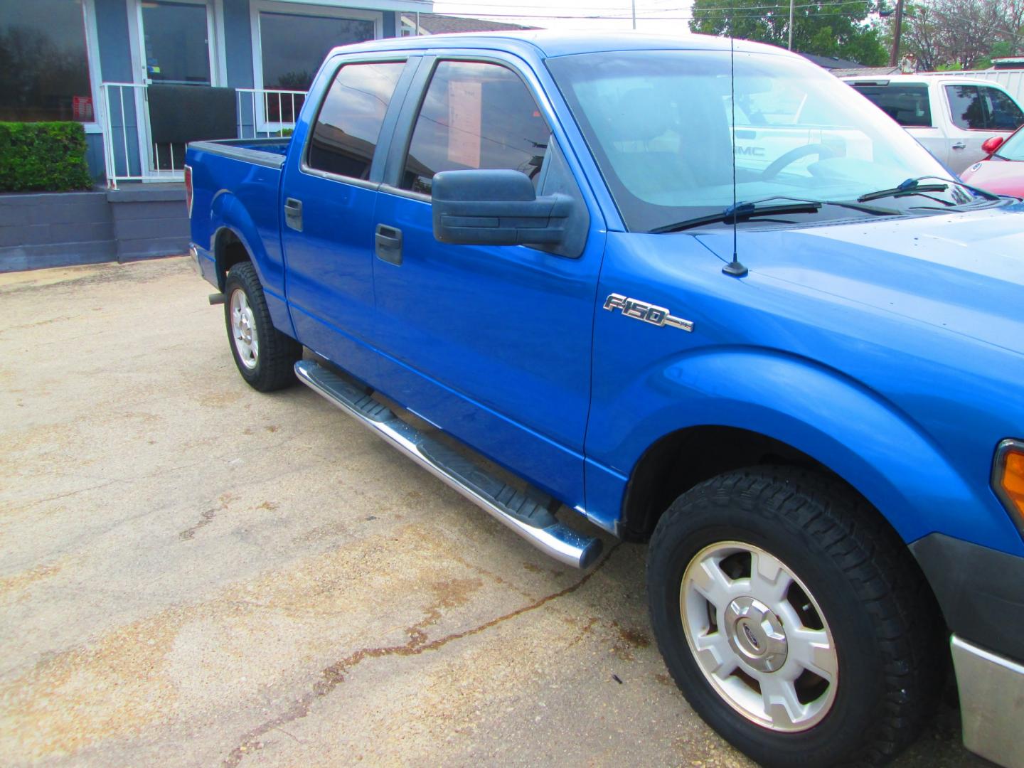 2009 BLUE Ford F-150 (1FTRW12W09F) with an 4.6L V8 OHC FFV engine, 4-Speed Automatic transmission, located at 1815 NE 28th St., Fort Worth, TX, 76106, (817) 625-6251, 32.795582, -97.333069- Photo#2
