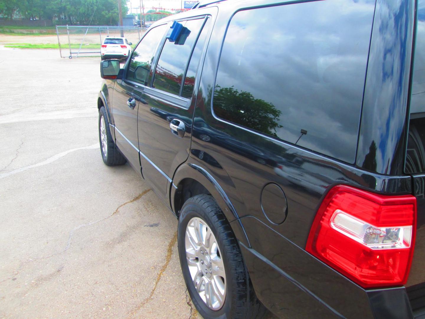 2013 BLACK Ford Expedition (1FMJU1K55DE) , located at 1815 NE 28th St., Fort Worth, TX, 76106, (817) 625-6251, 32.795582, -97.333069 - Photo#7