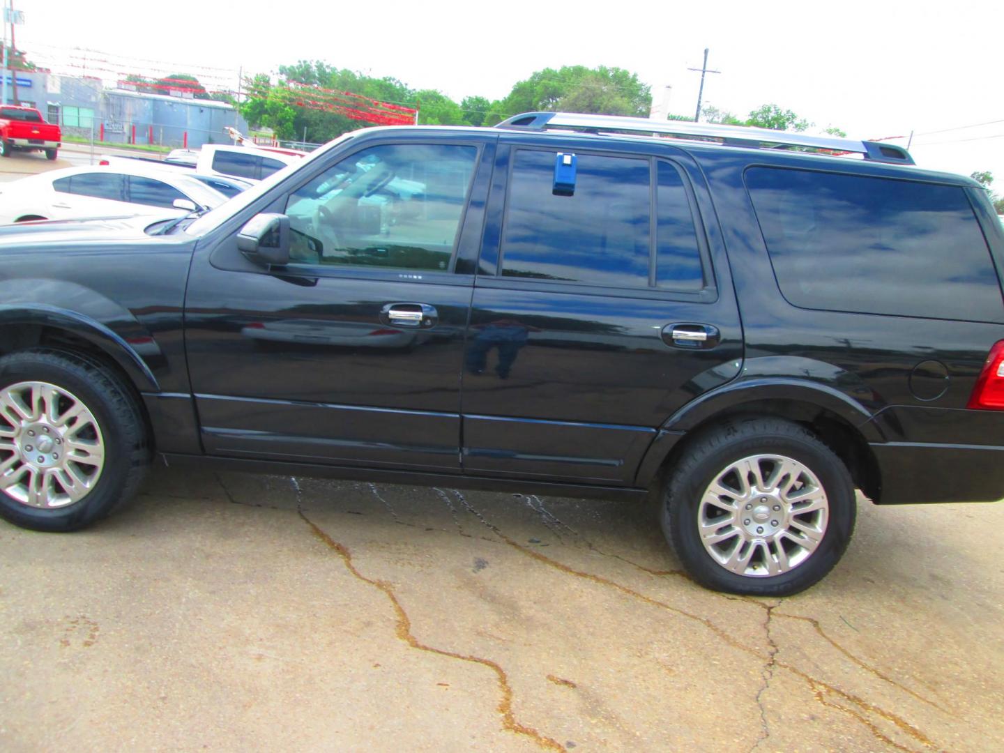2013 BLACK Ford Expedition (1FMJU1K55DE) , located at 1815 NE 28th St., Fort Worth, TX, 76106, (817) 625-6251, 32.795582, -97.333069 - Photo#8