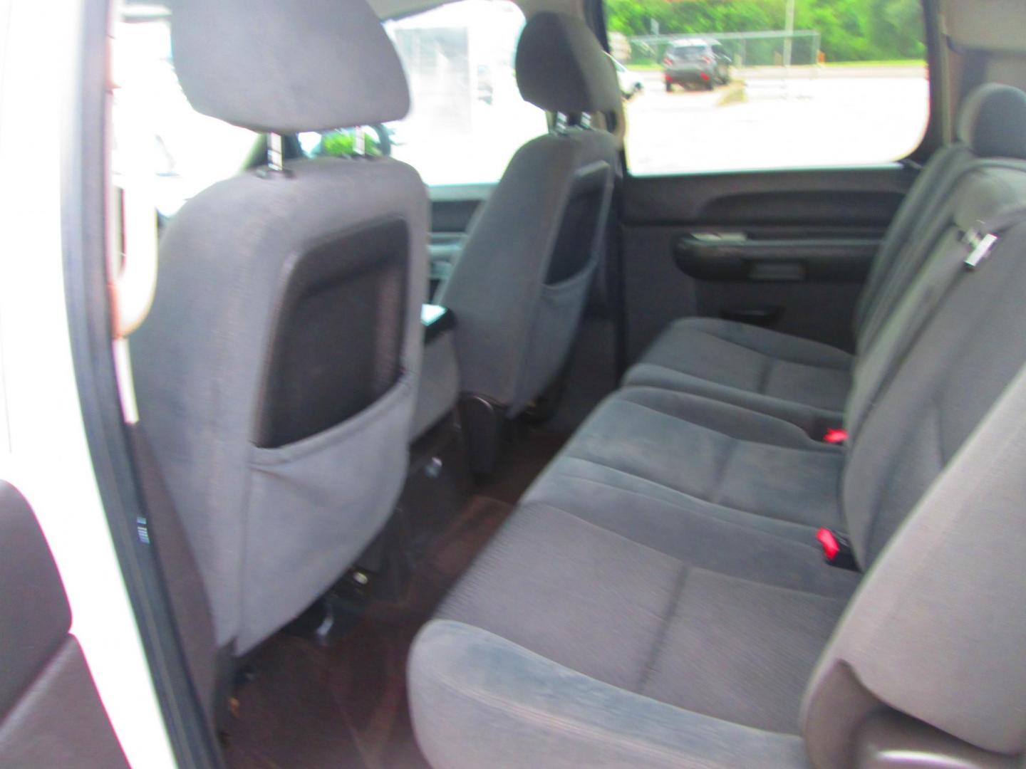 2009 WHITE GMC Sierra 1500 (3GTEC23J59G) , located at 1815 NE 28th St., Fort Worth, TX, 76106, (817) 625-6251, 32.795582, -97.333069 - Photo#8