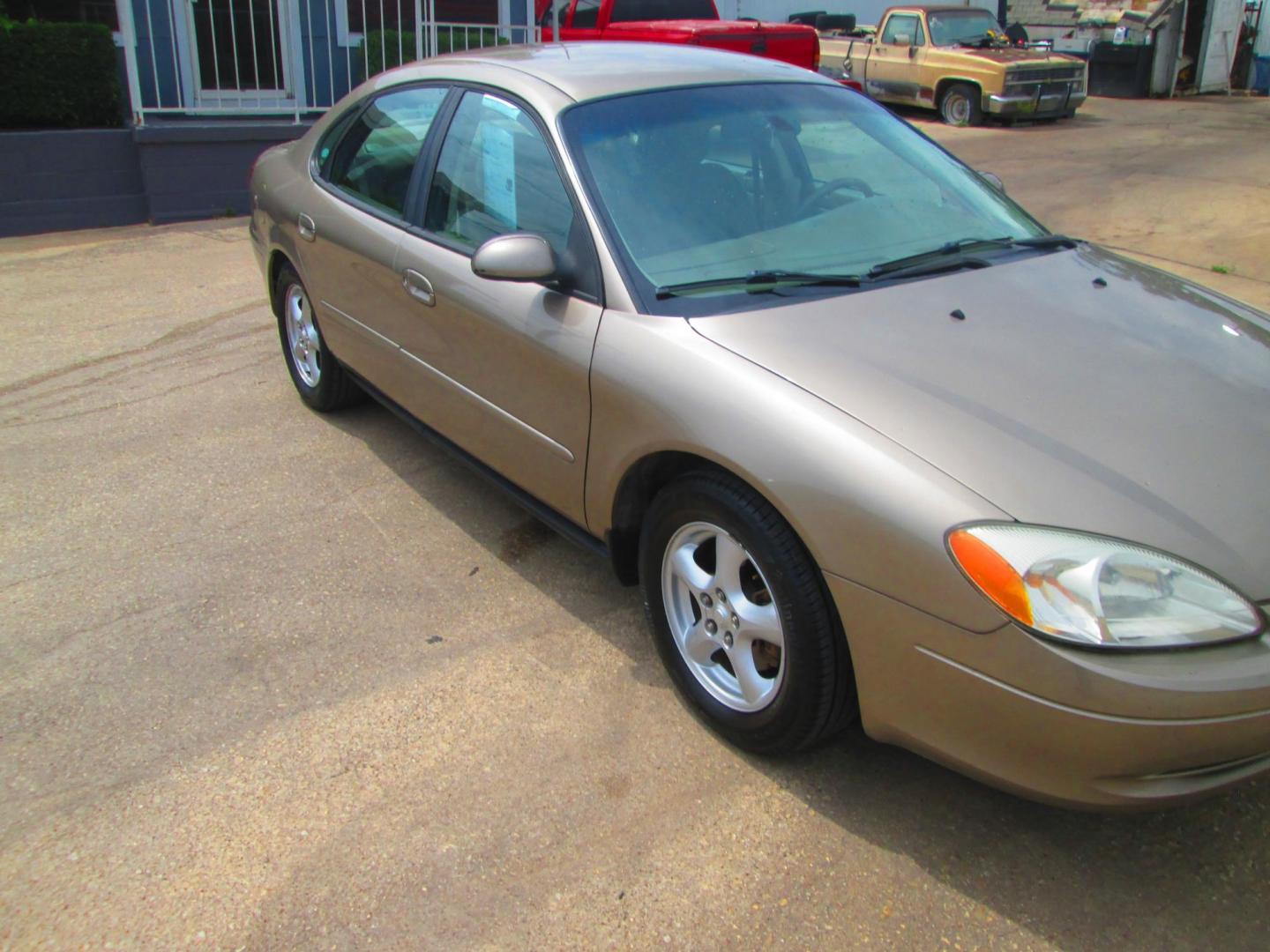 2003 GOLD /TAN Ford Taurus SES FFV (1FAFP552X3G) with an 3.0L V6 OHV 12V FFV engine, 4-Speed Automatic Overdrive transmission, located at 1815 NE 28th St., Fort Worth, TX, 76106, (817) 625-6251, 32.795582, -97.333069 - Photo#2